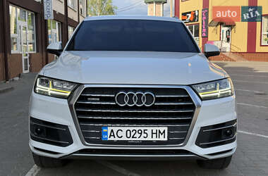Позашляховик / Кросовер Audi Q7 2016 в 