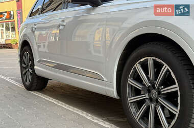 Позашляховик / Кросовер Audi Q7 2016 в 