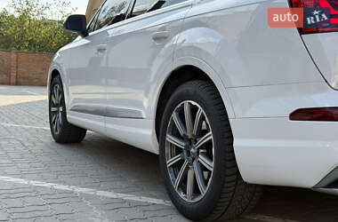 Позашляховик / Кросовер Audi Q7 2016 в 