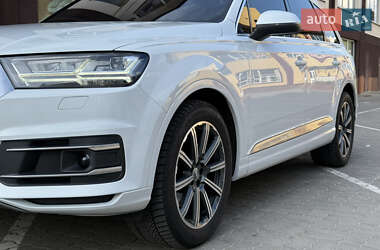 Позашляховик / Кросовер Audi Q7 2016 в 