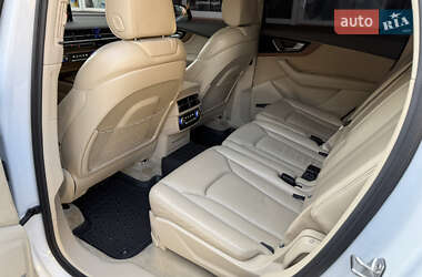 Позашляховик / Кросовер Audi Q7 2016 в 
