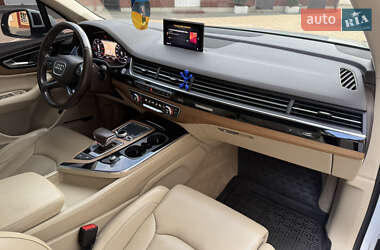 Позашляховик / Кросовер Audi Q7 2016 в 