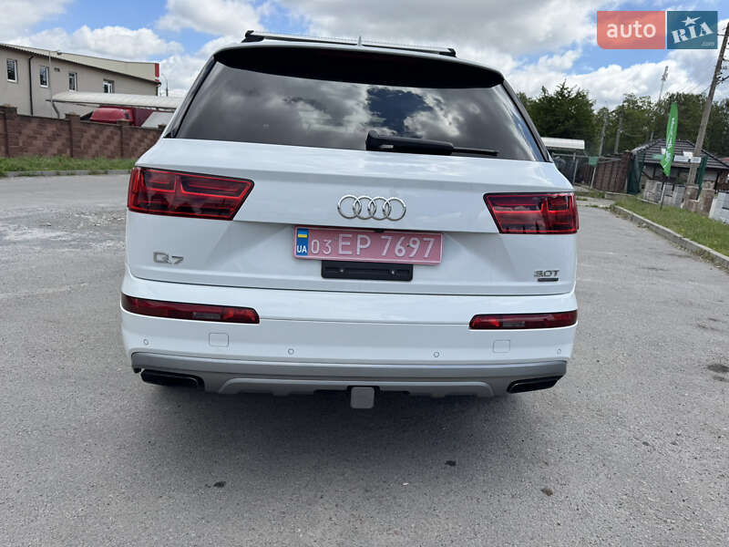 Позашляховик / Кросовер Audi Q7 2017 в Рівному