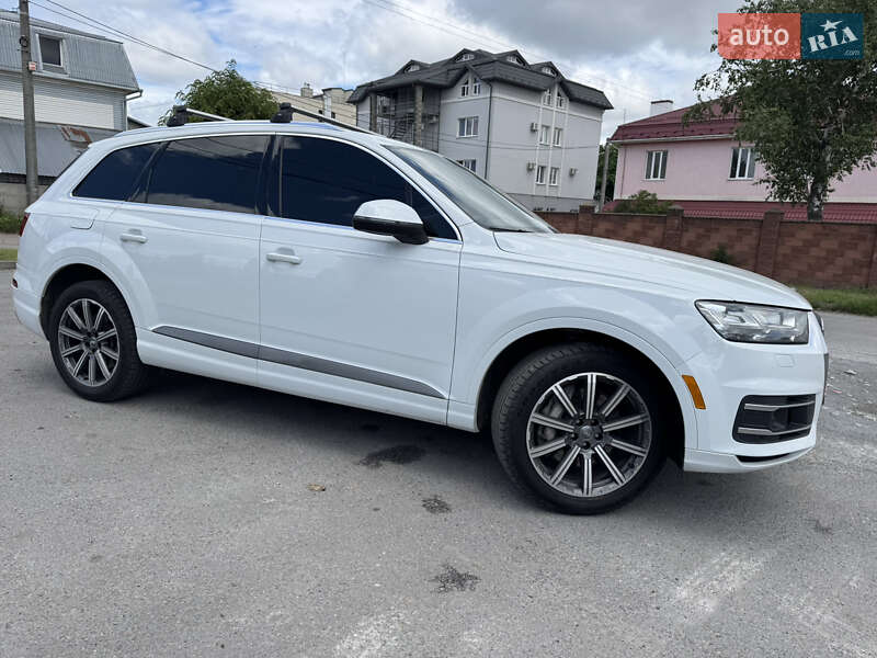Позашляховик / Кросовер Audi Q7 2017 в Рівному