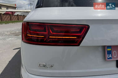 Внедорожник / Кроссовер Audi Q7 2017 в 