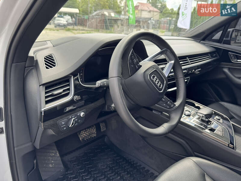 Позашляховик / Кросовер Audi Q7 2017 в Рівному