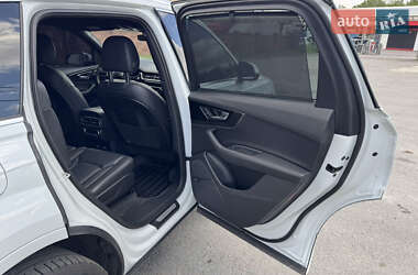 Внедорожник / Кроссовер Audi Q7 2017 в 