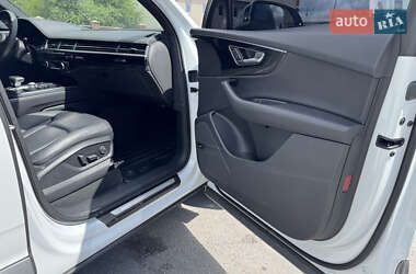 Внедорожник / Кроссовер Audi Q7 2017 в 