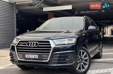 Внедорожник / Кроссовер Audi Q7 2016 в 