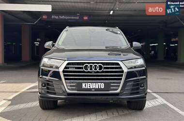 Внедорожник / Кроссовер Audi Q7 2016 в 
