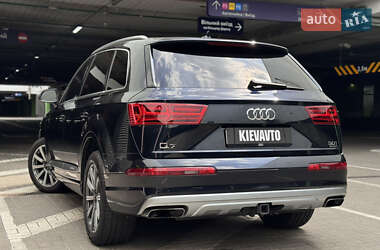 Внедорожник / Кроссовер Audi Q7 2016 в 