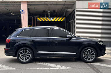 Внедорожник / Кроссовер Audi Q7 2016 в 