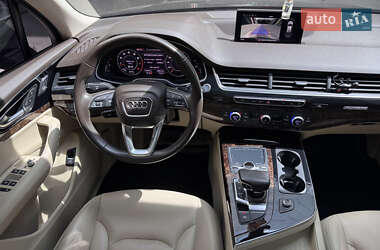 Внедорожник / Кроссовер Audi Q7 2016 в 