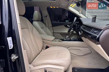 Внедорожник / Кроссовер Audi Q7 2016 в 