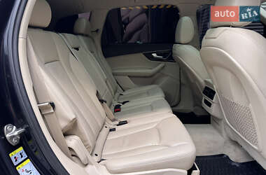 Внедорожник / Кроссовер Audi Q7 2016 в 