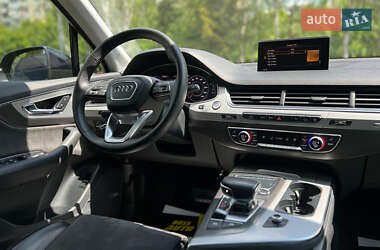 Внедорожник / Кроссовер Audi Q7 2015 в 
