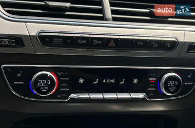 Внедорожник / Кроссовер Audi Q7 2015 в 