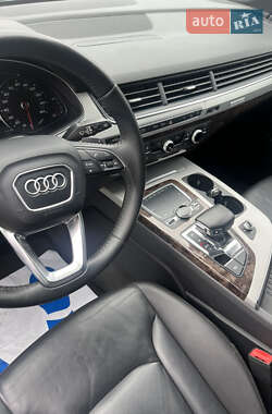 Внедорожник / Кроссовер Audi Q7 2017 в 