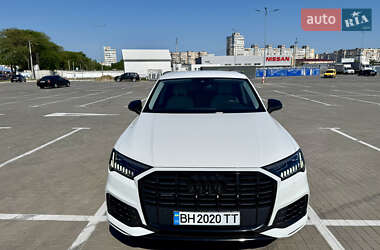Позашляховик / Кросовер Audi Q7 2020 в 