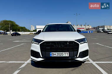 Позашляховик / Кросовер Audi Q7 2020 в 