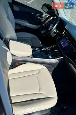 Позашляховик / Кросовер Audi Q7 2020 в 