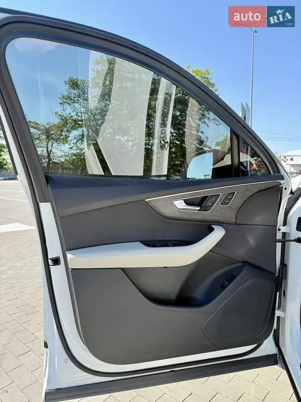 Audi Q7 2020 VIN WAUZZZ4M8MD008082 фото оголошення 10 з 49