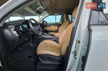 Внедорожник / Кроссовер Audi Q7 2020 в 