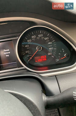 Внедорожник / Кроссовер Audi Q7 2011 в 