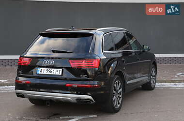 Позашляховик / Кросовер Audi Q7 2017 в 