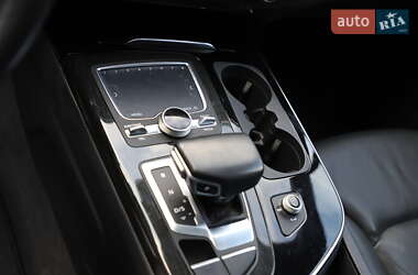 Позашляховик / Кросовер Audi Q7 2017 в 