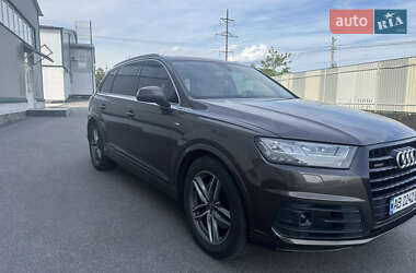 Внедорожник / Кроссовер Audi Q7 2015 в 