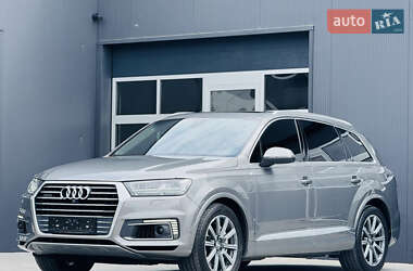 Внедорожник / Кроссовер Audi Q7 2016 в 
