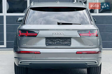 Внедорожник / Кроссовер Audi Q7 2016 в 