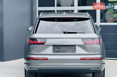 Внедорожник / Кроссовер Audi Q7 2016 в 