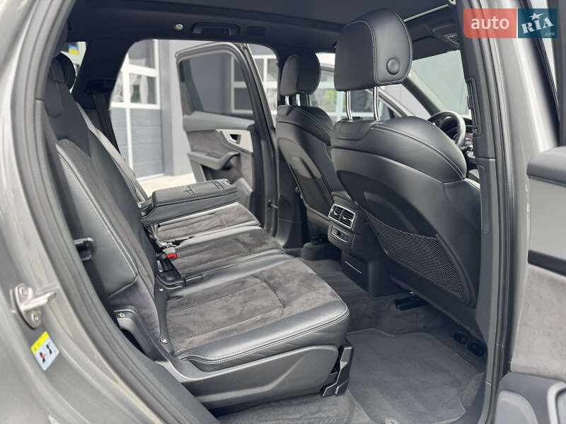 Внедорожник / Кроссовер Audi Q7 2016 в Мукачево