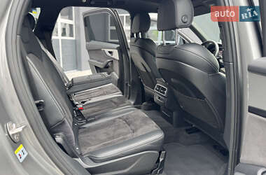 Внедорожник / Кроссовер Audi Q7 2016 в 