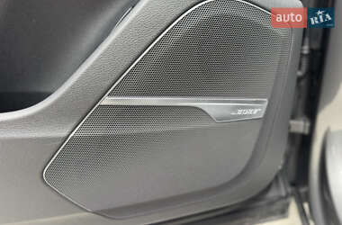 Внедорожник / Кроссовер Audi Q7 2016 в 