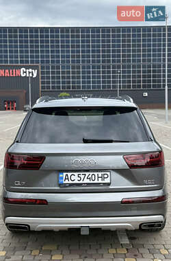 Позашляховик / Кросовер Audi Q7 2017 в 