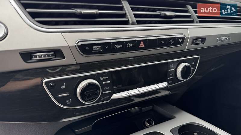 Позашляховик / Кросовер Audi Q7 2016 в Нововолинську