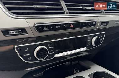 Внедорожник / Кроссовер Audi Q7 2016 в 