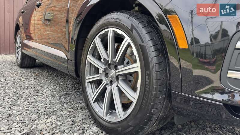 Позашляховик / Кросовер Audi Q7 2016 в Нововолинську