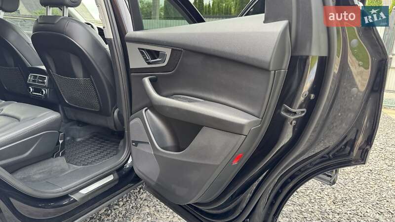 Позашляховик / Кросовер Audi Q7 2016 в Нововолинську