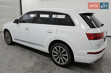 Позашляховик / Кросовер Audi Q7 2018 в 