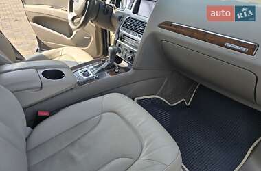 Позашляховик / Кросовер Audi Q7 2012 в 
