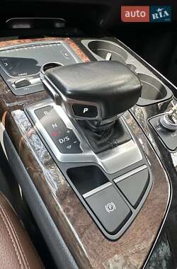 Внедорожник / Кроссовер Audi Q7 2016 в 