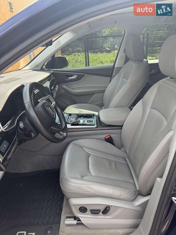 Внедорожник / Кроссовер Audi Q7 2021 в Ровно