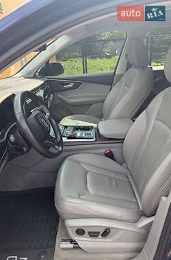 Внедорожник / Кроссовер Audi Q7 2021 в 