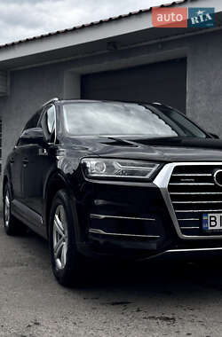 Внедорожник / Кроссовер Audi Q7 2017 в 