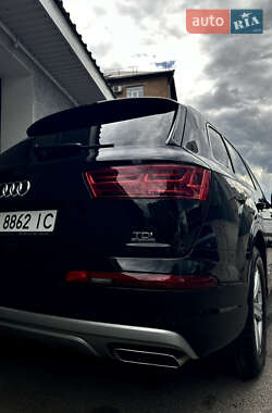 Внедорожник / Кроссовер Audi Q7 2017 в 