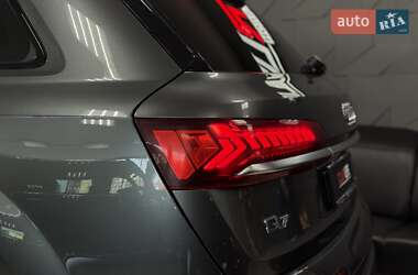 Внедорожник / Кроссовер Audi Q7 2021 в 